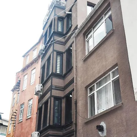 The Queen's * Istanbul
